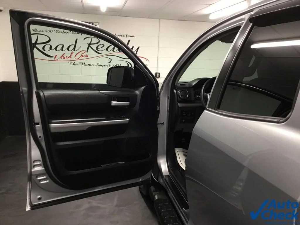 Used 2017 Silver Toyota SR5 image 24