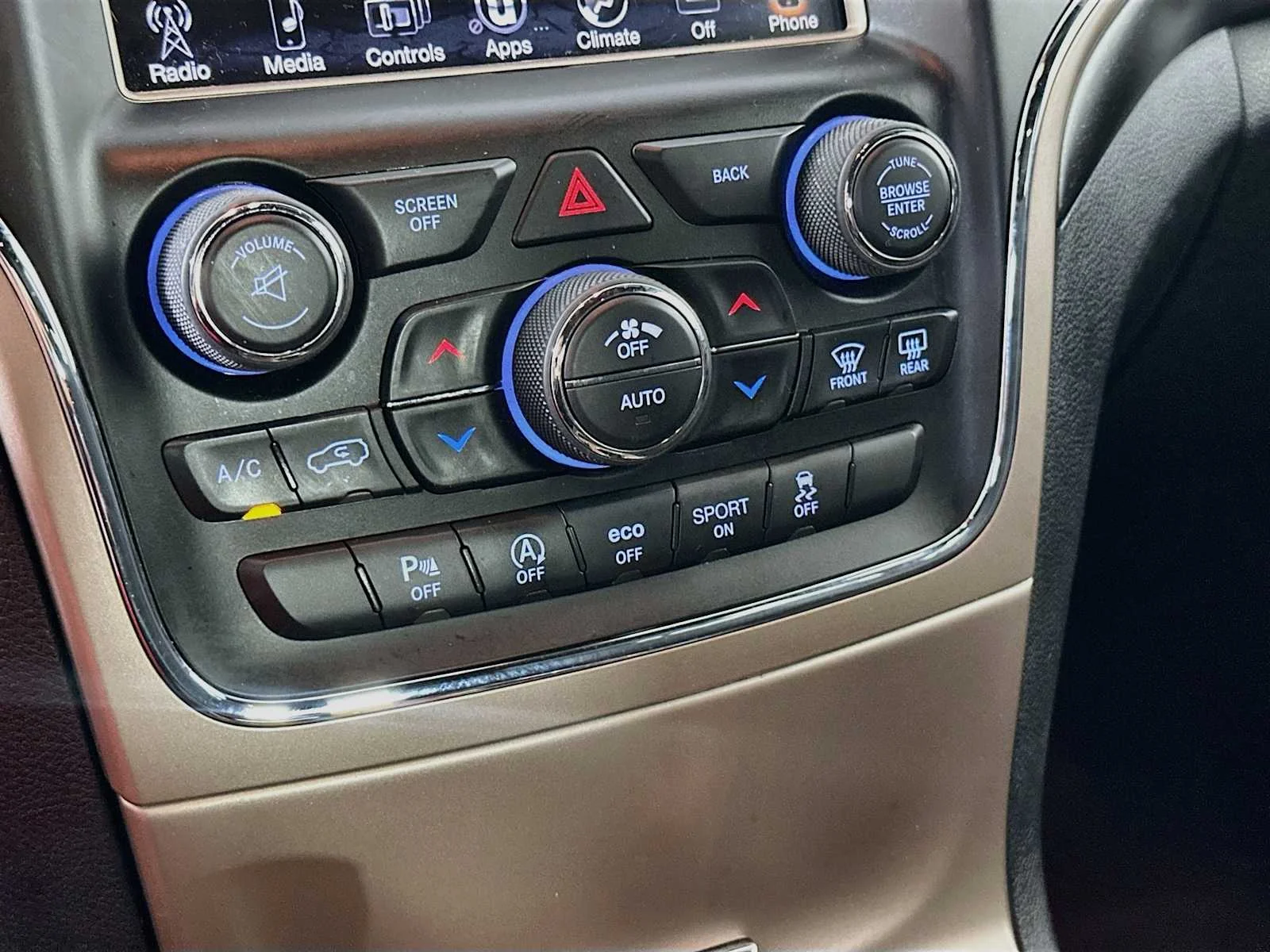 Used 2017 Billet Silver Metallic Clearcoat Jeep Laredo image 13
