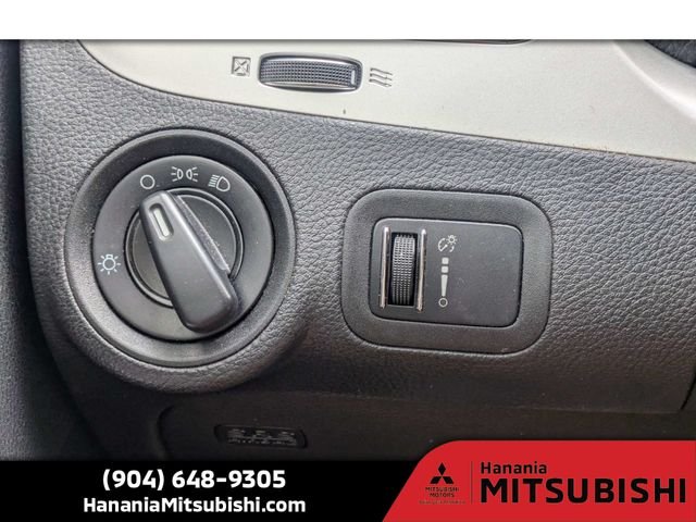 Used 2016 White Dodge SE image 23