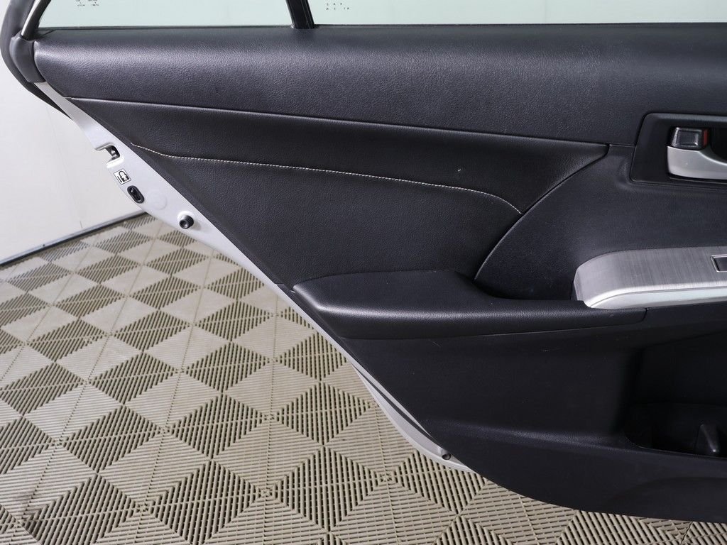 Used 2013 Silver Toyota SE image 21