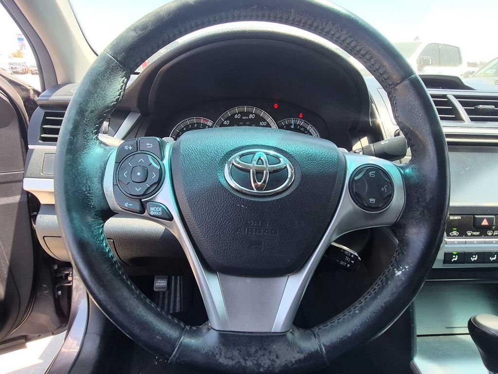 Used 2014 Magnetic Gray Metallic Toyota SE image 27