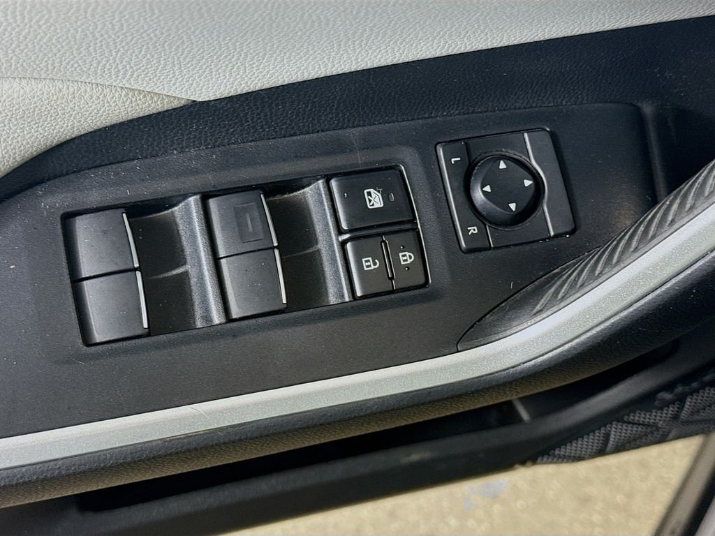 Used 2021 Silver Sky Metallic Toyota XLE Premium image 17
