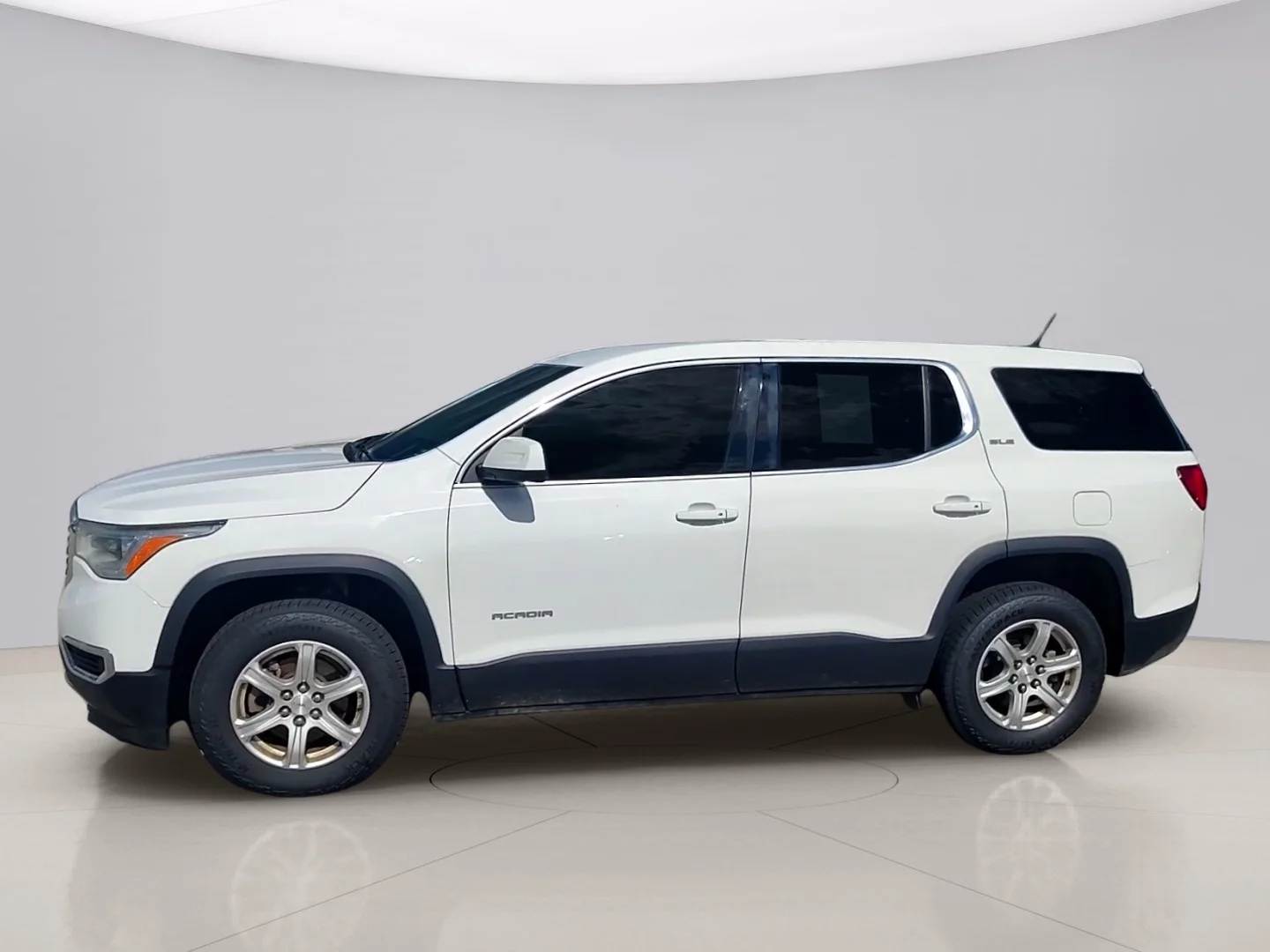 Used 2017 White Gmc SLE image 2