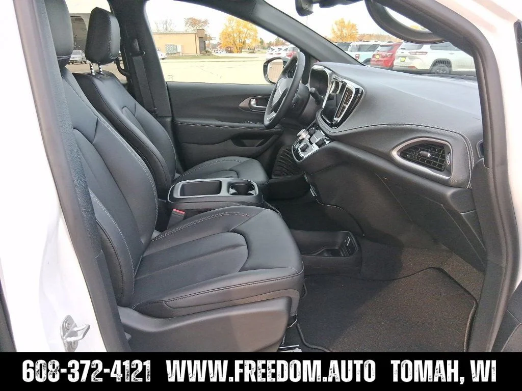 2026 Chrysler Pacifica Select - Photo 29