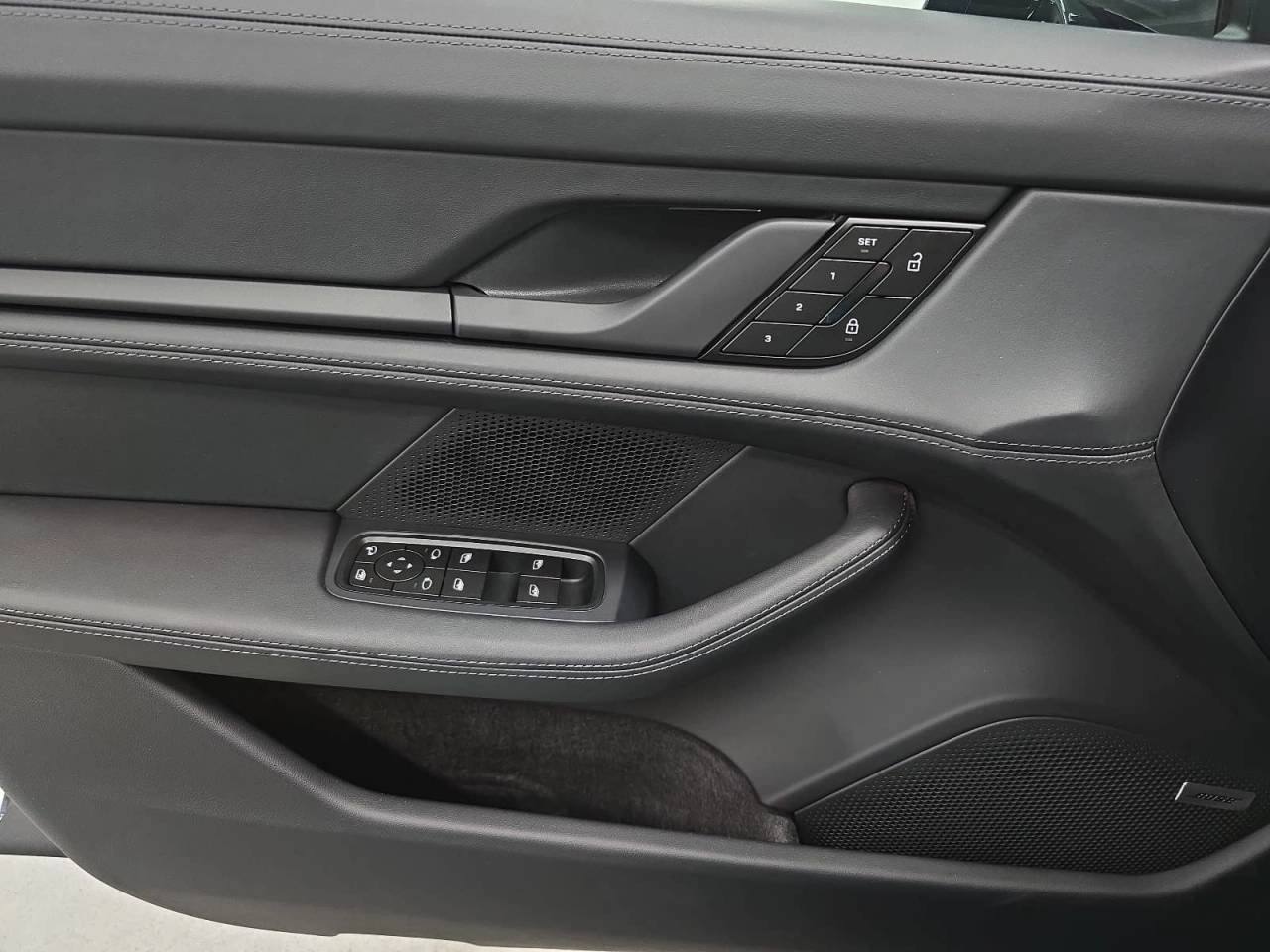 2026 Porsche Taycan S - Photo 22