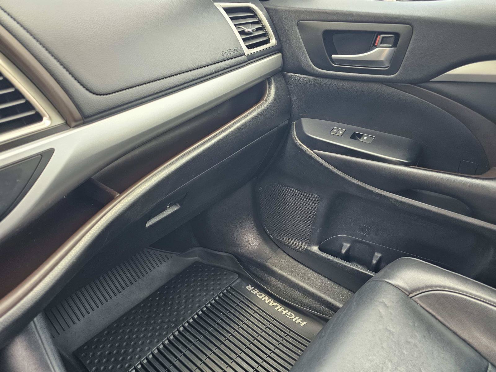 Used 2019 Black Toyota  image 27