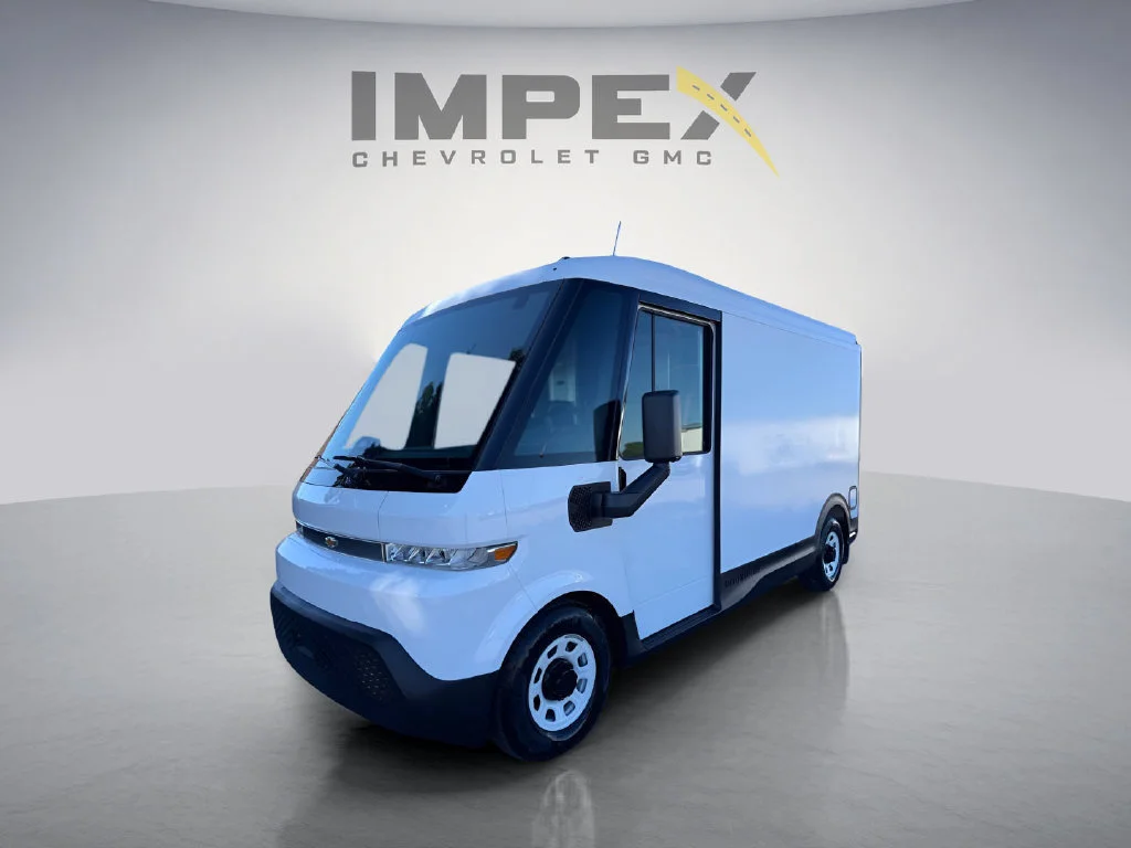 Used 2025 Oyster White Chevrolet AWD 400 image 3