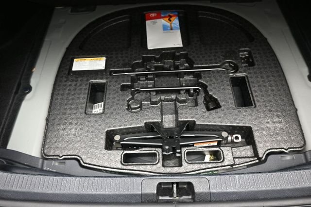 Used 2025  Toyota SE image 14