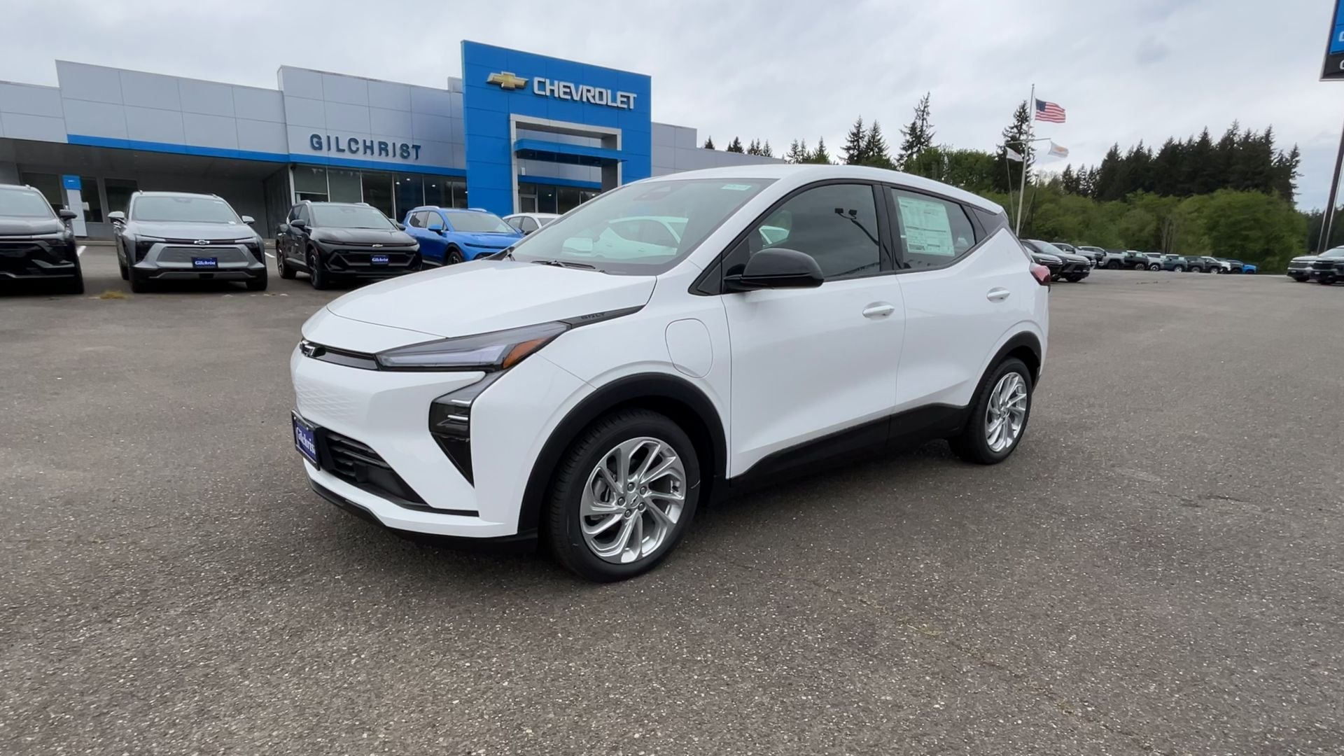 New 2027 Summit White Chevrolet LT image 3