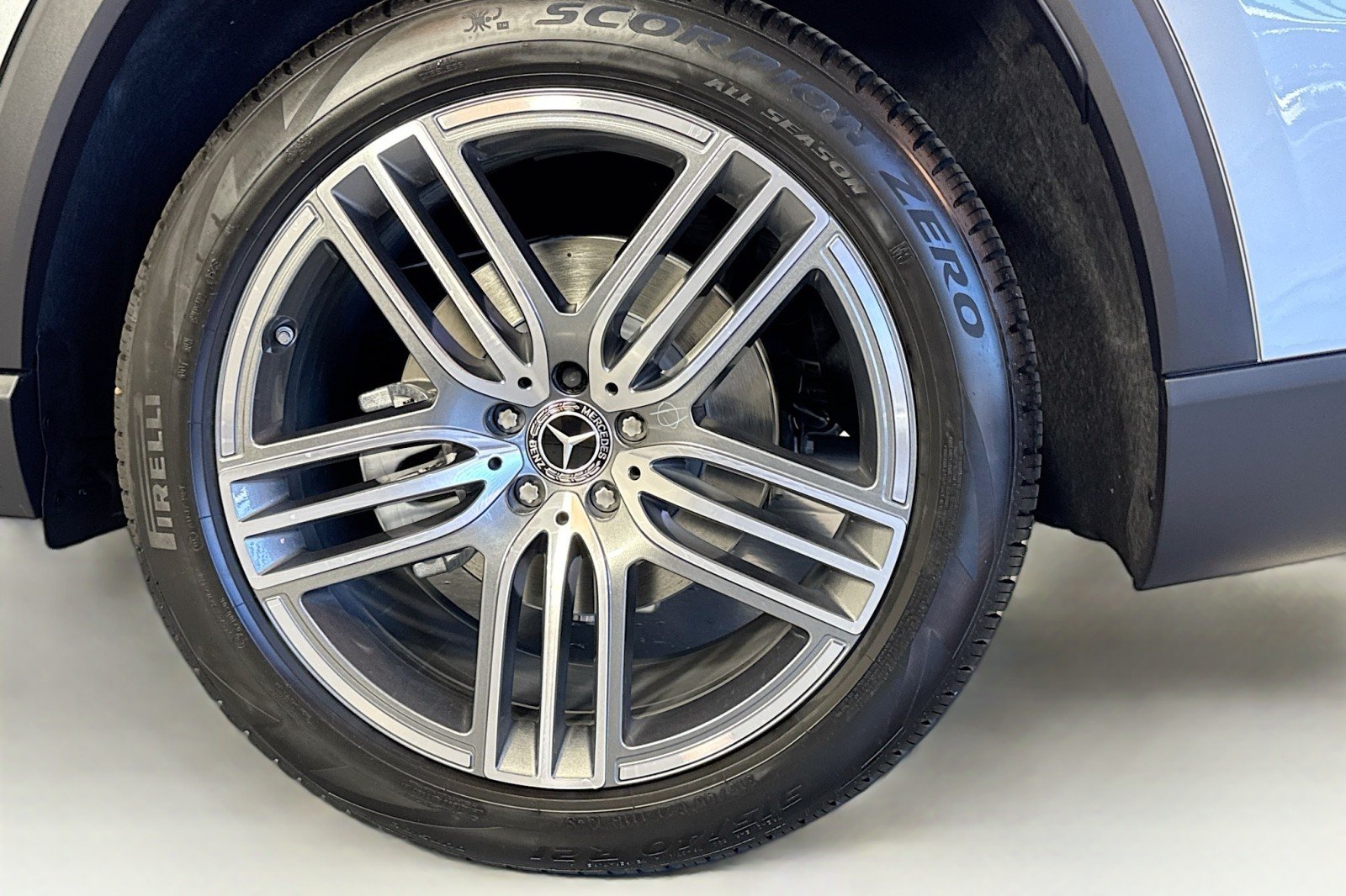 New 2026 Cirrus Silver Metallic Mercedes-Benz GLS 450 4MATIC® SUV image 30