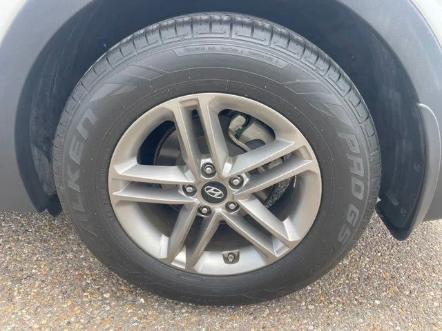 Used 2018 White Hyundai 2.4 Base image 10