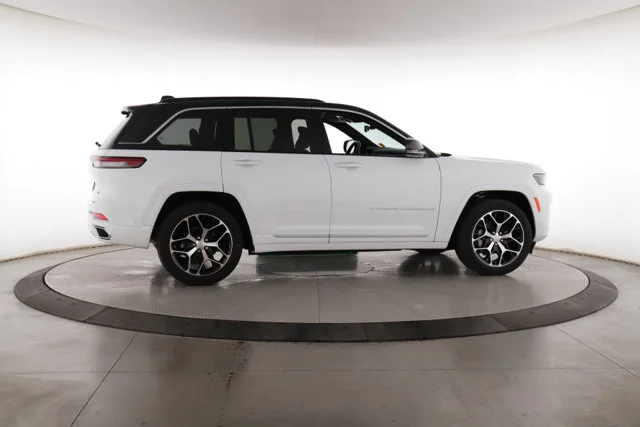 Used 2025 White/off-white Jeep Summit Reserve image 6