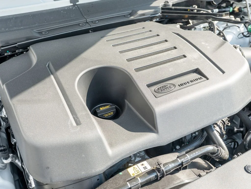 New 2026 Fuji White Land Rover S image 24