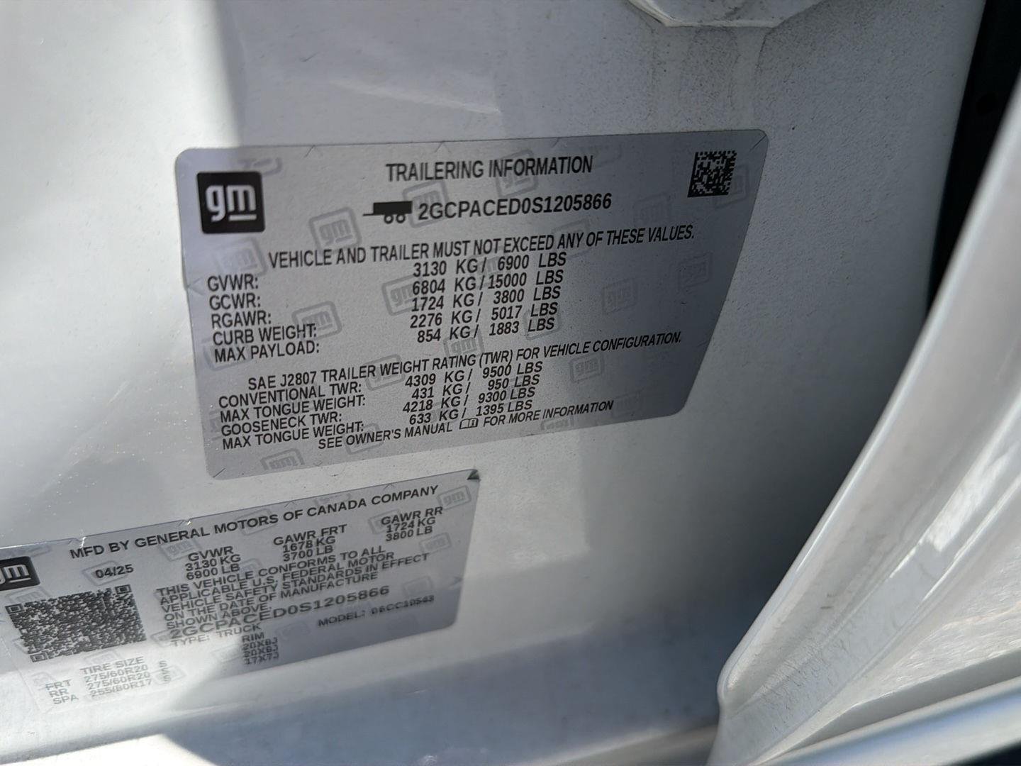 Used 2025 Summit White Chevrolet LT image 43