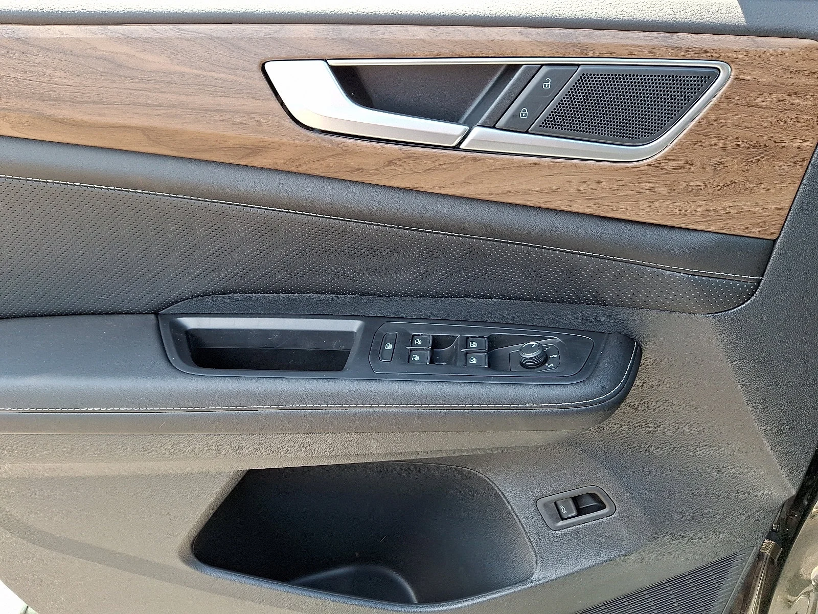 2026 Volkswagen Atlas SE w/Tech - Photo 9