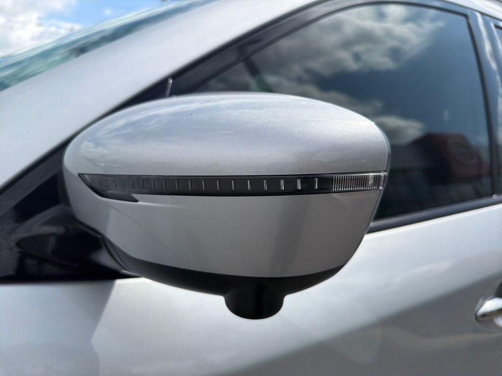Used 2020 Silver Nissan SL image 18