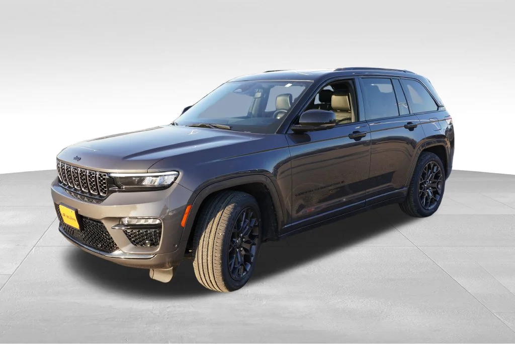 Certified Used 2025 Gray Jeep Summit image 12