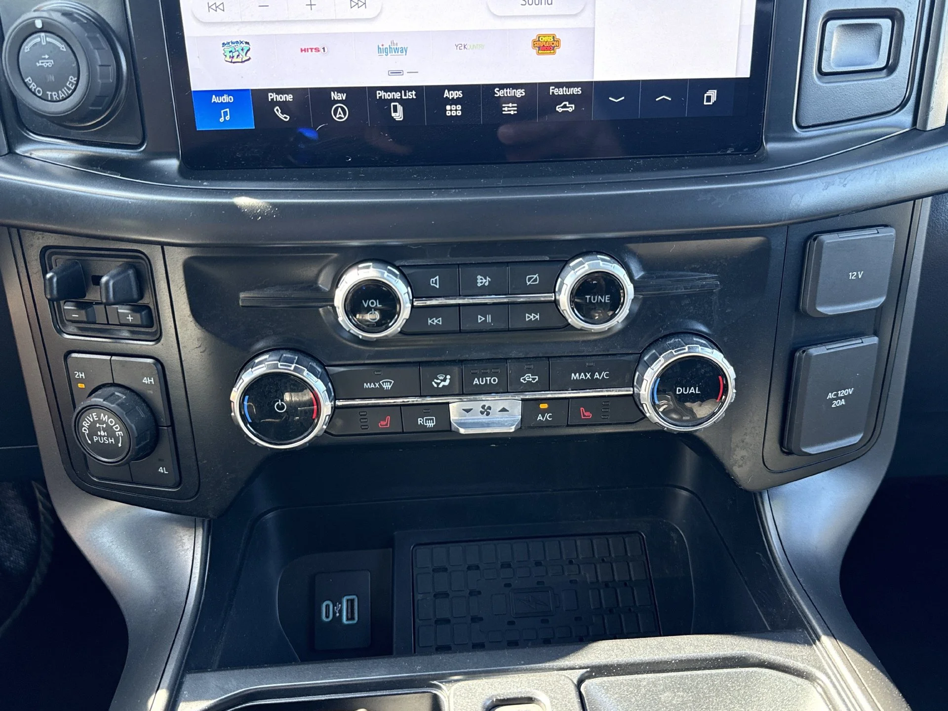 Certified Used 2024 Avalanche Ford XLT image 4