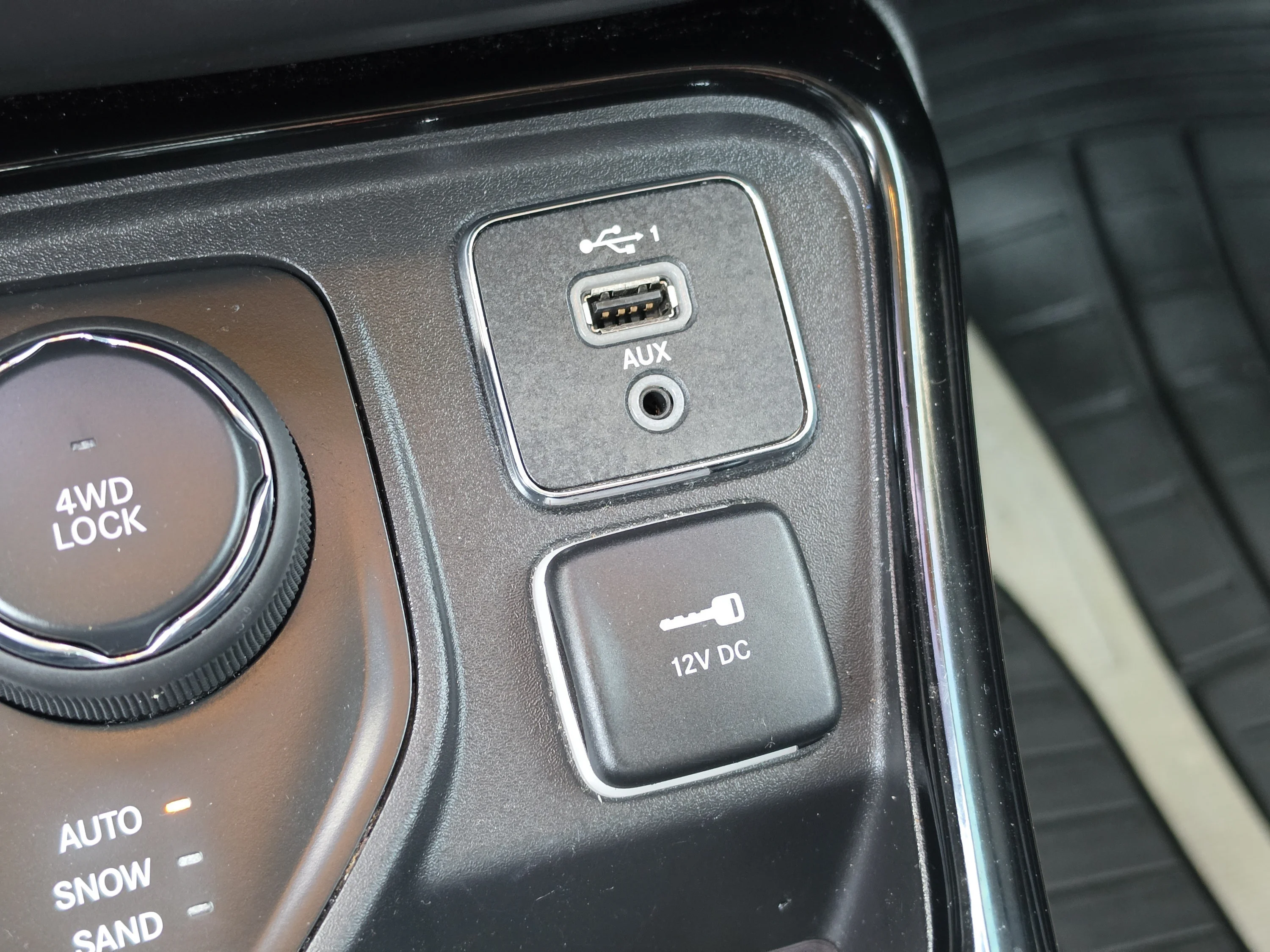Used 2021 Laser Blue Pearlcoat Jeep Altitude image 28