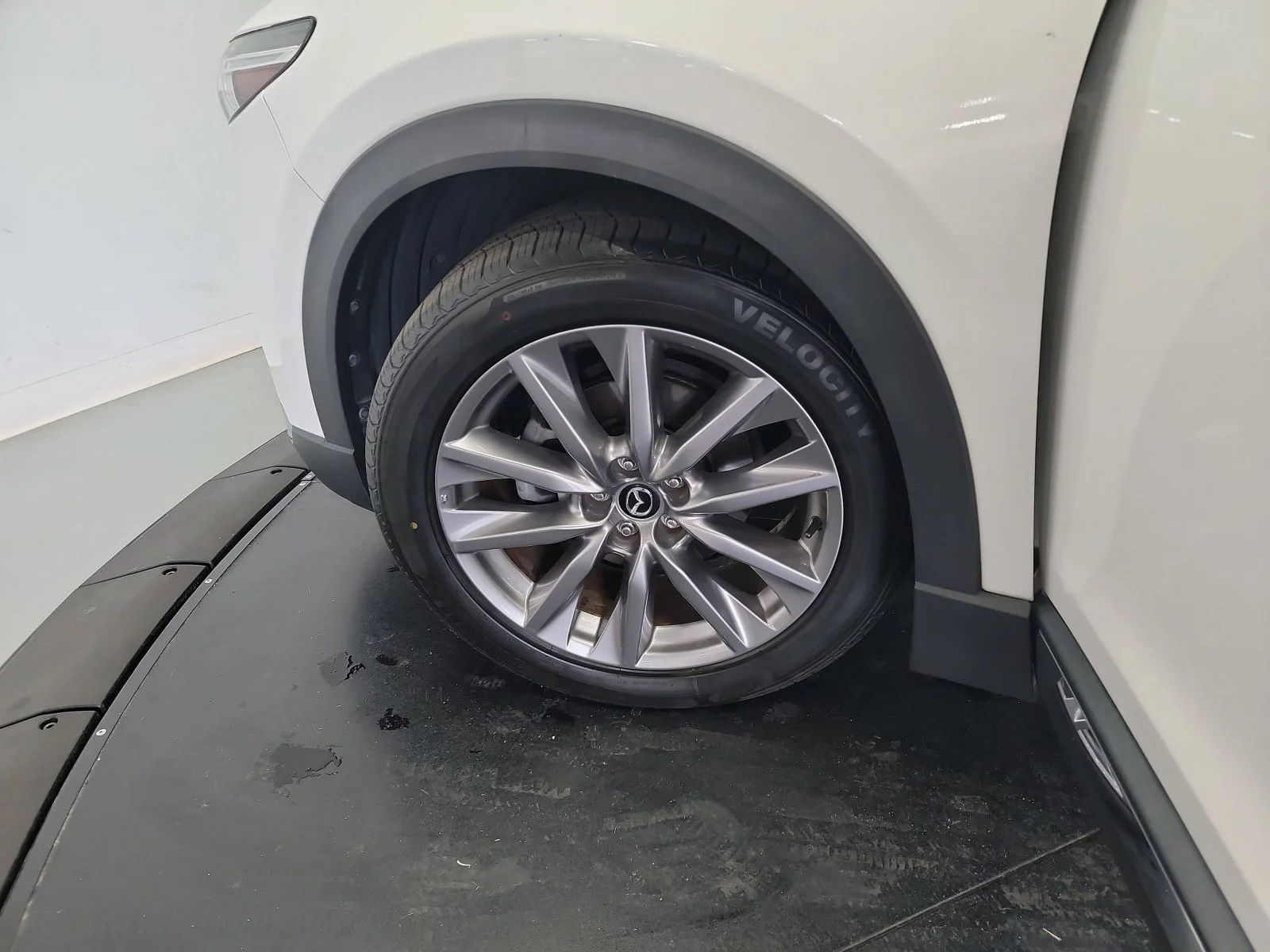 Used 2020 Snowflake White Pearl Mica Mazda Grand Touring image 29