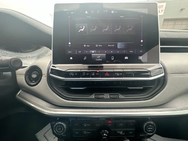 Used 2024 White Jeep Limited image 21