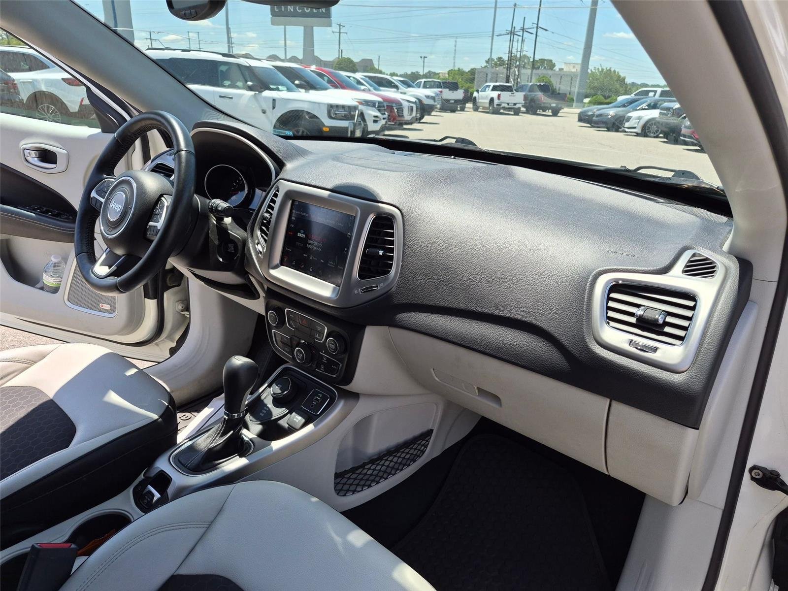 Used 2018 White Clearcoat Jeep Latitude image 36