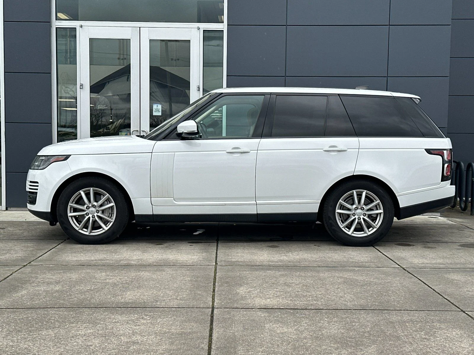 Used 2020 White Land Rover Base image 6