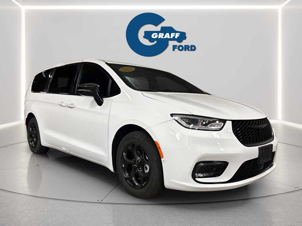 Used 2024 White Chrysler Select S Appearance image 3