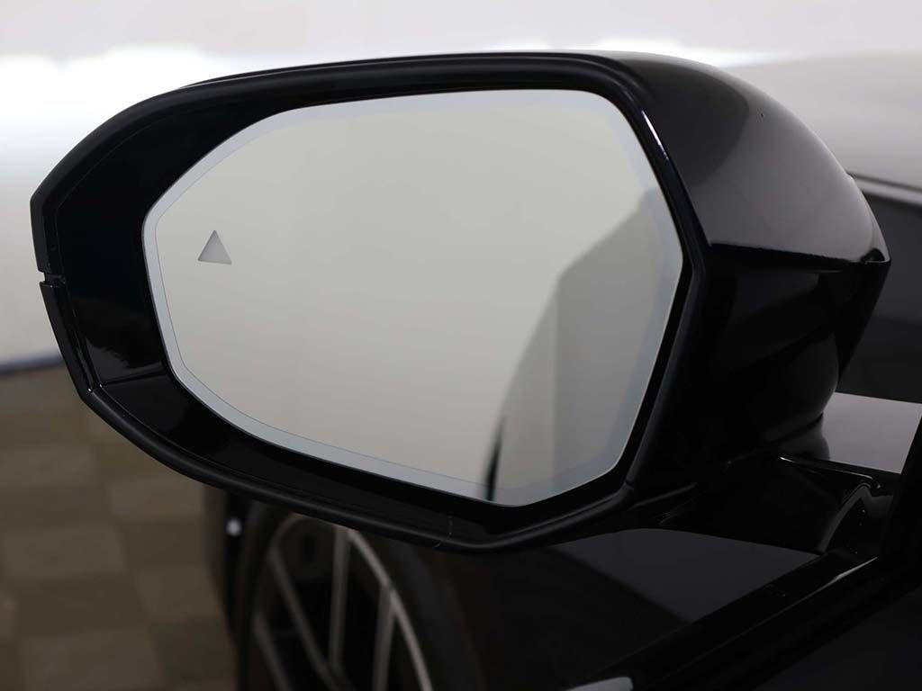 Used 2023 Black BMW 760i xDrive image 39