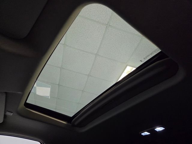 Used 2025 Silver GMC Denali image 18