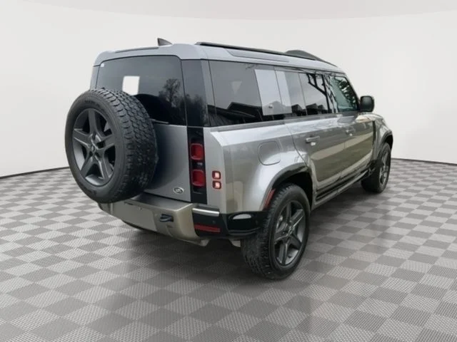 Used 2022 Gray Land Rover X-Dynamic SE image 5