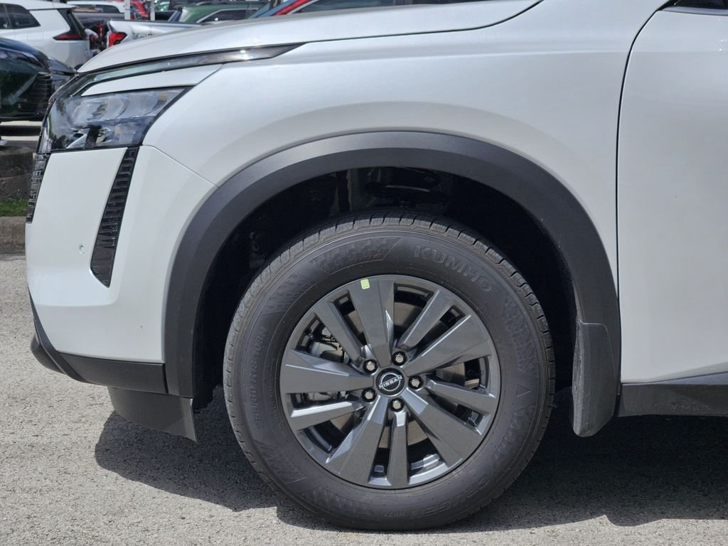 New 2026 Everest White Pearl TriCoat Nissan SV image 9