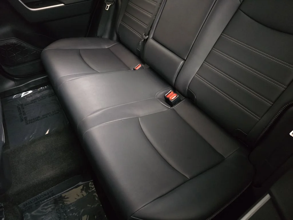 Used 2019 Silver Toyota XLE Premium image 17