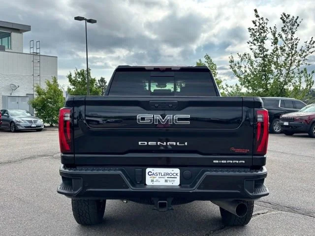 Used 2025 Onyx Black GMC Denali Ultimate image 4