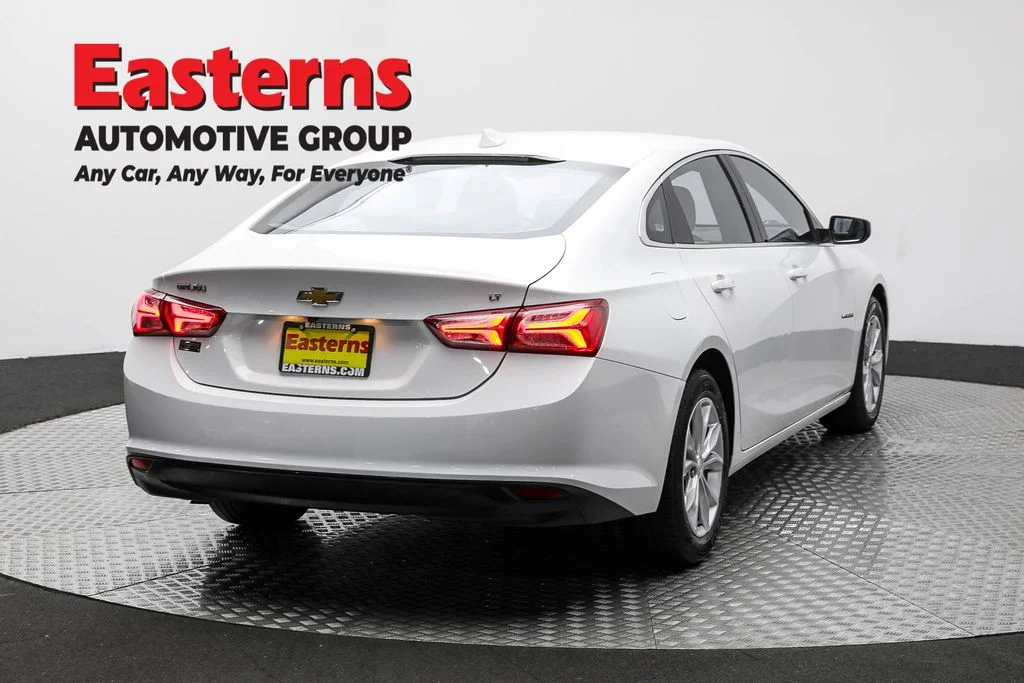Used 2022 White Chevrolet LT image 5