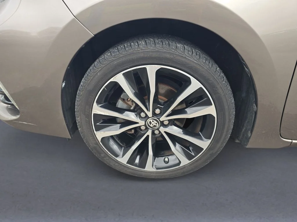 Used 2018 Falcon Gray Metallic Toyota SE image 11