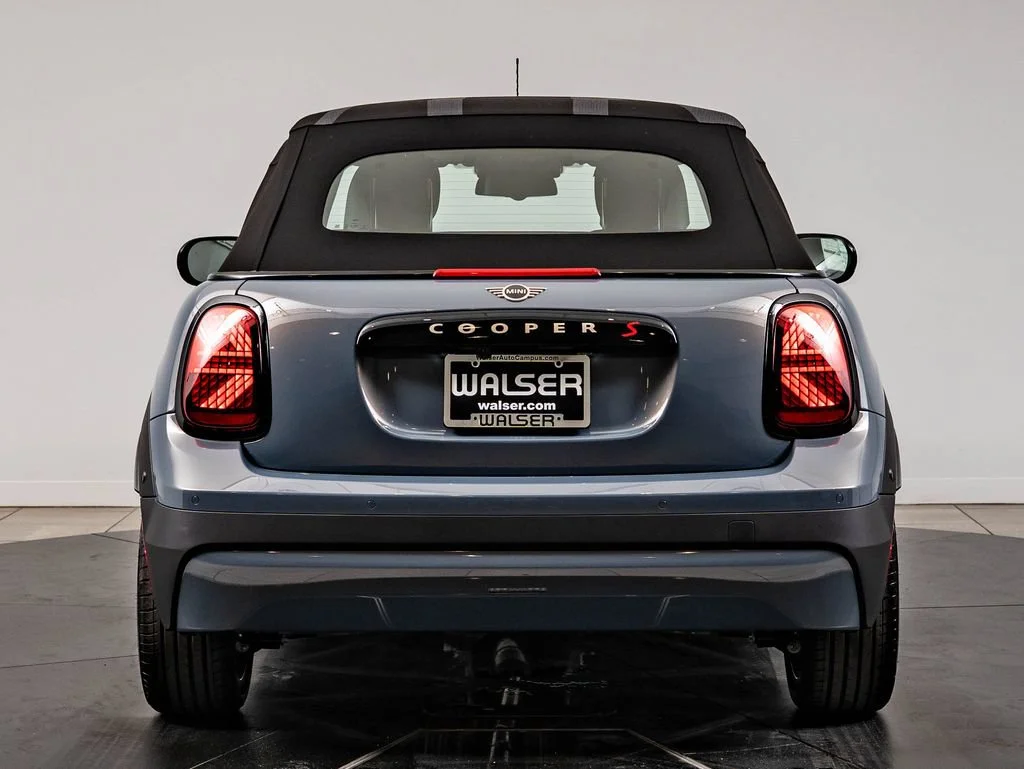 New 2026 Gray Metallic MINI Iconic image 8