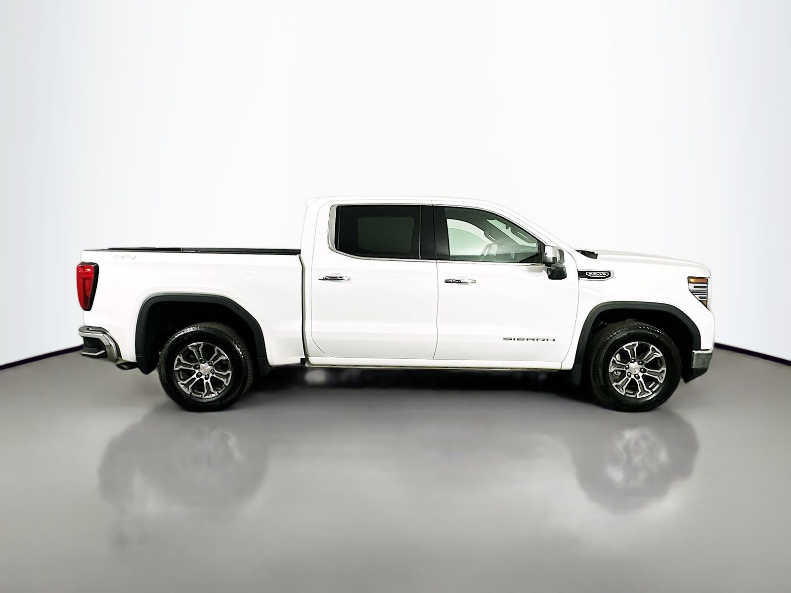Used 2025 Summit White GMC SLT image 8