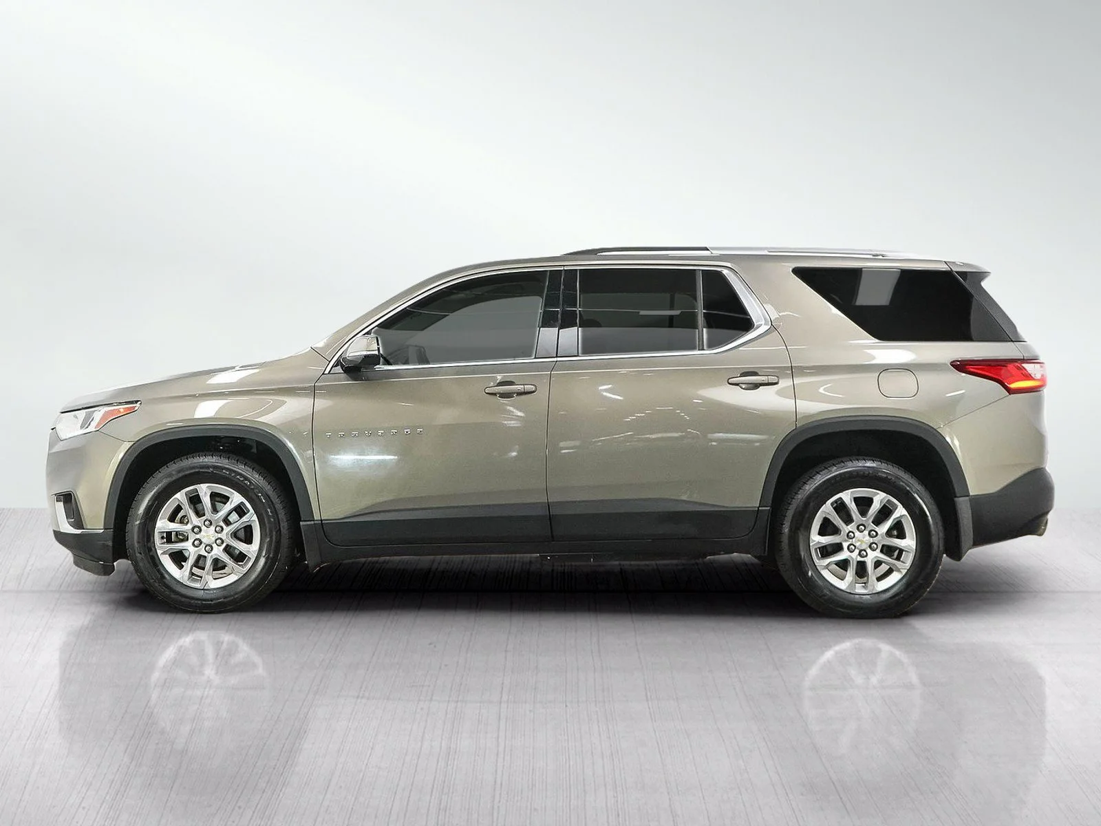 Used 2018 Chevrolet Traverse 1LT with VIN 1GNEVGKW2JJ269377 for sale in Wayzata, Minnesota