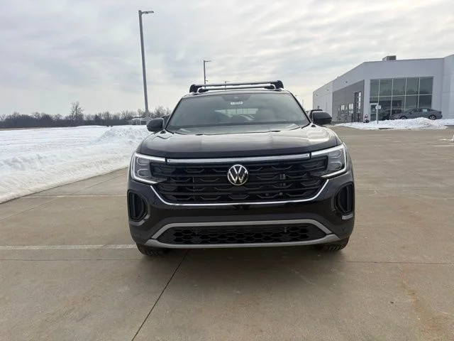 New 2026 Black Volkswagen 2.0T SE w/Technology image 7