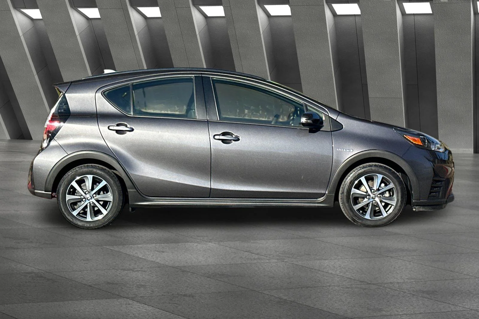 Used 2019 Gray Toyota LE image 12