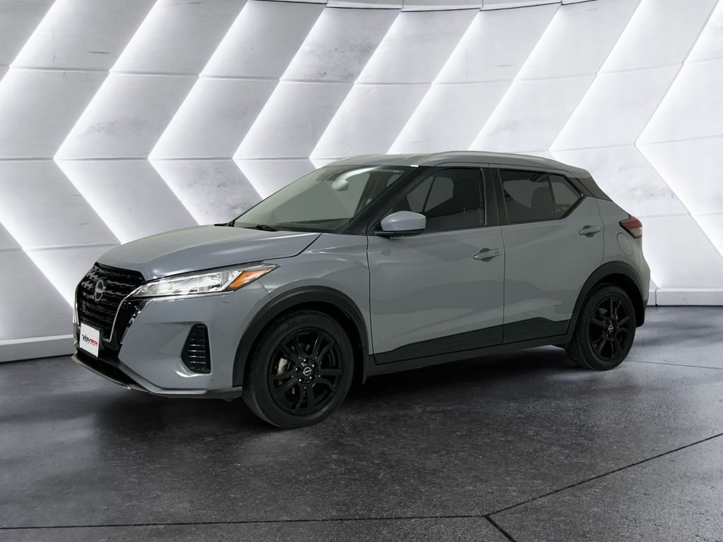Used 2024 Gray Nissan SV image 3