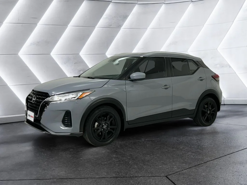 Used 2024 Gray Nissan SV image 3