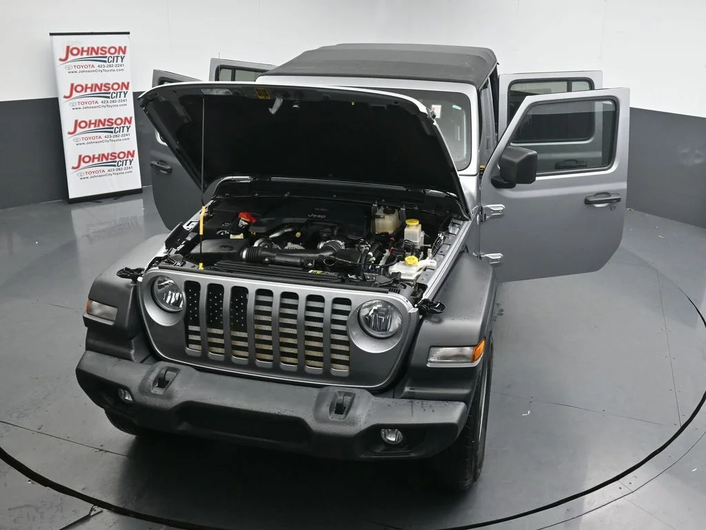 Used 2020 Silver Jeep Sport image 40