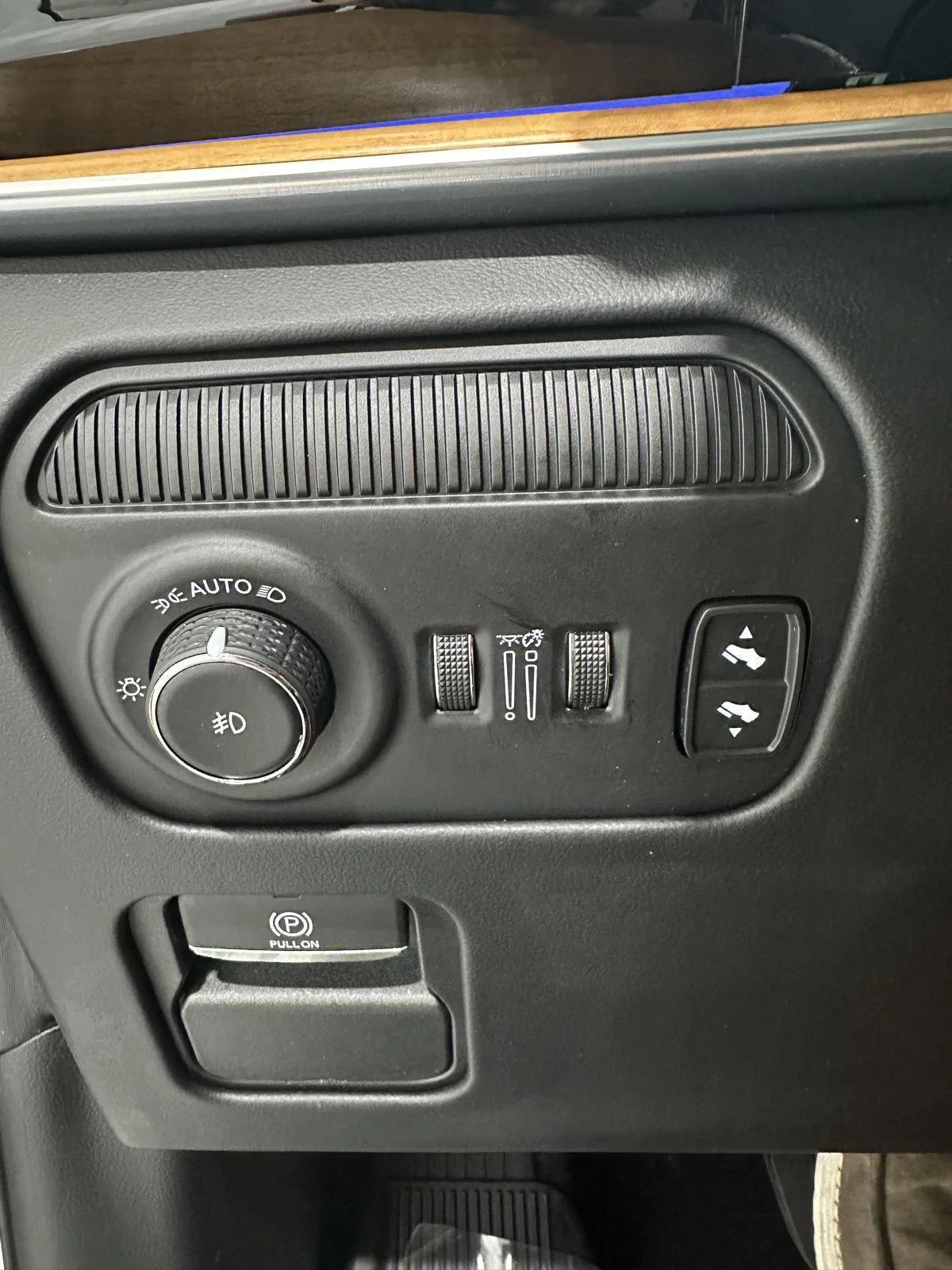 Used 2025 White Jeep Series III image 17