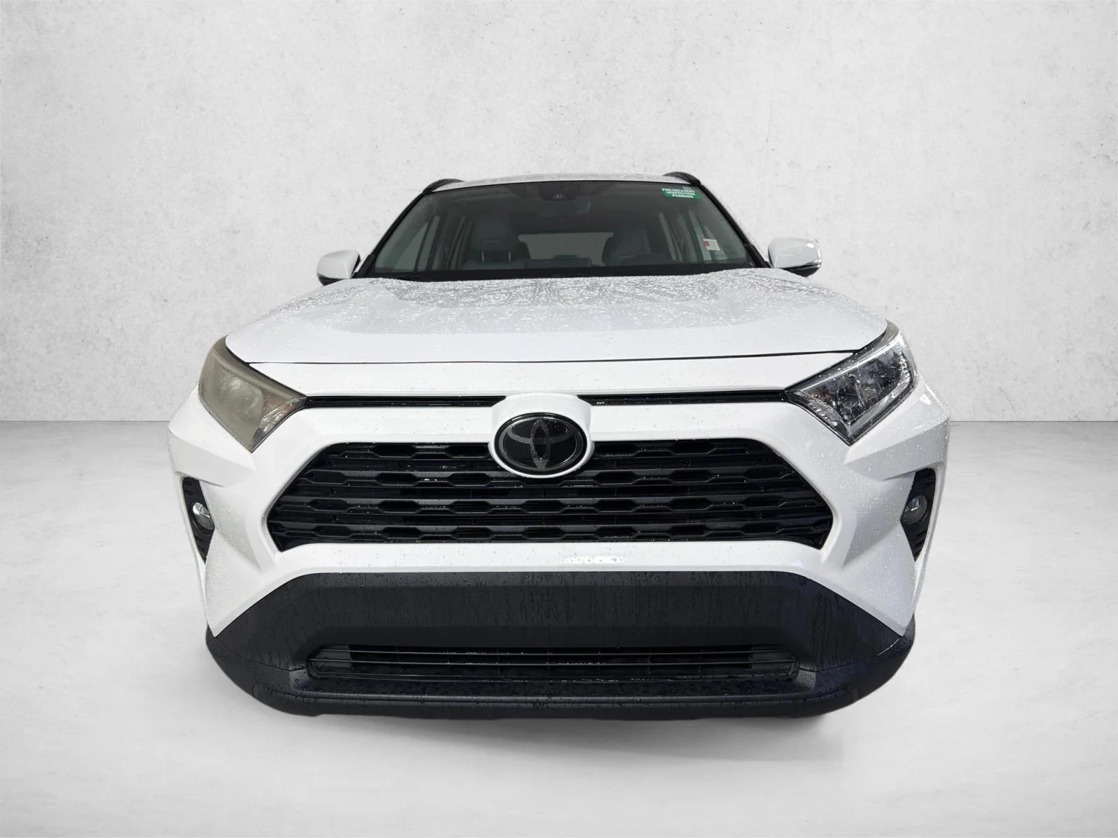 Used 2020 White Toyota XLE Premium image 9
