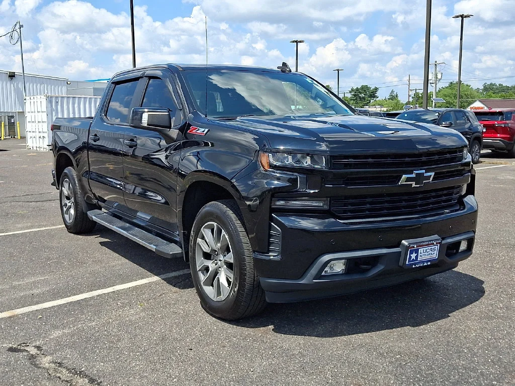 Used 2020 BLACK Chevrolet RST image 2