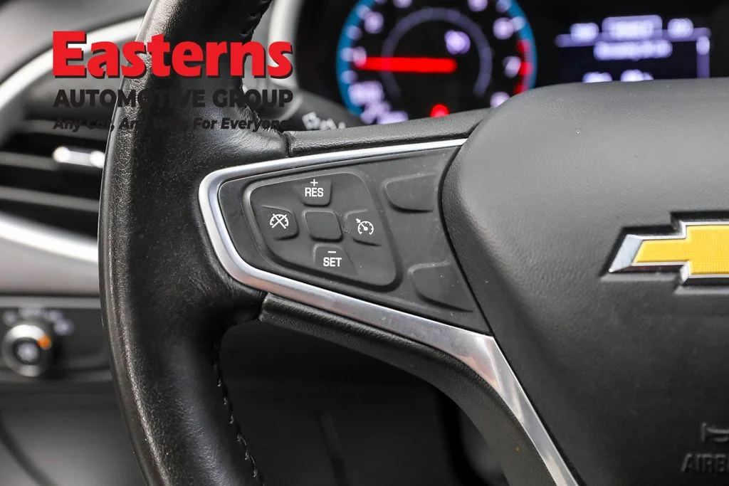 Used 2022 White Chevrolet RS image 15