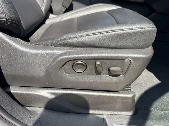 Used 2025 White Chevrolet LT image 37