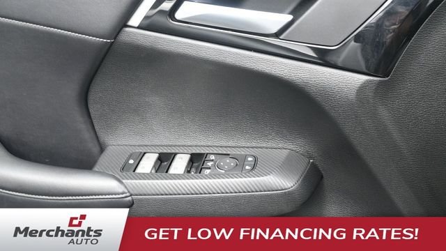 Used 2024 Silver Mitsubishi SE image 22